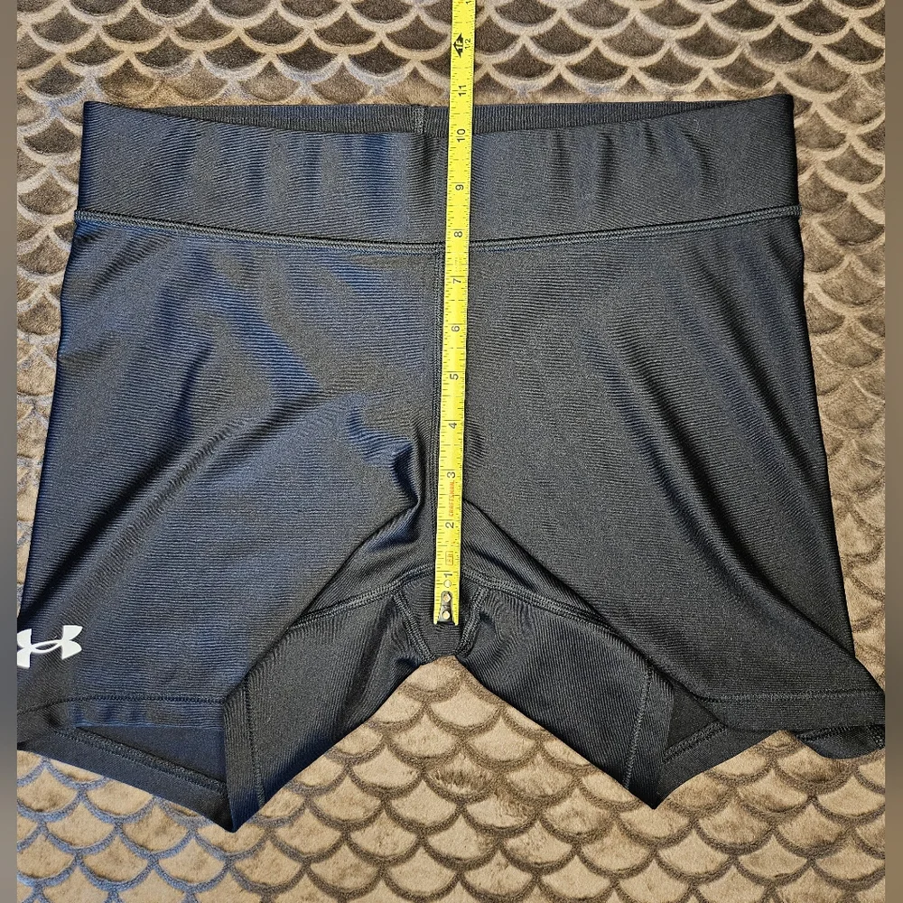Under Armour Team Volleyball Shortie in Black - Size L - Picture 5 of 8